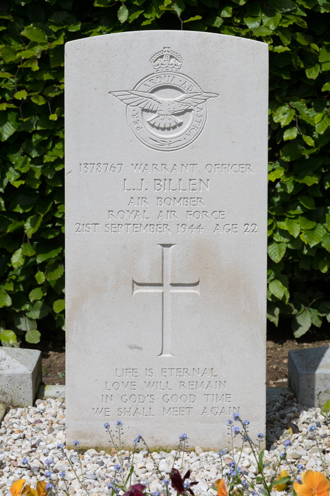 Commonwealth War Grave Protestant Cemetery Horssen #2