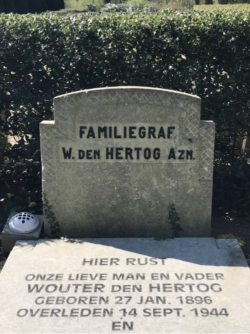 Dutch War Graves Eastern Cemetery Alphen aan den Rijn #3