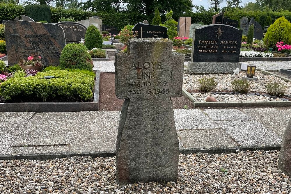 War Graves Asbeck, Legden #4