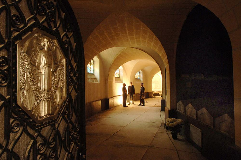 Memorial & Crypt Lafayette Escadrille #2