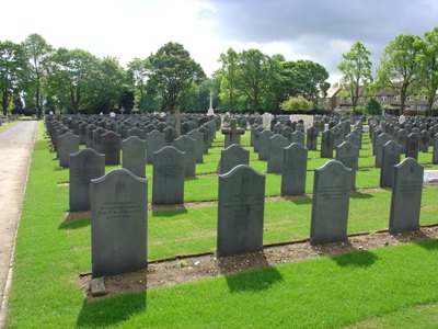 Commonwealth War Graves Woodlands Cemetery
