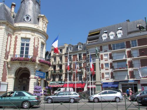 Oorlogsmonument Trouville-sur-Mer #2