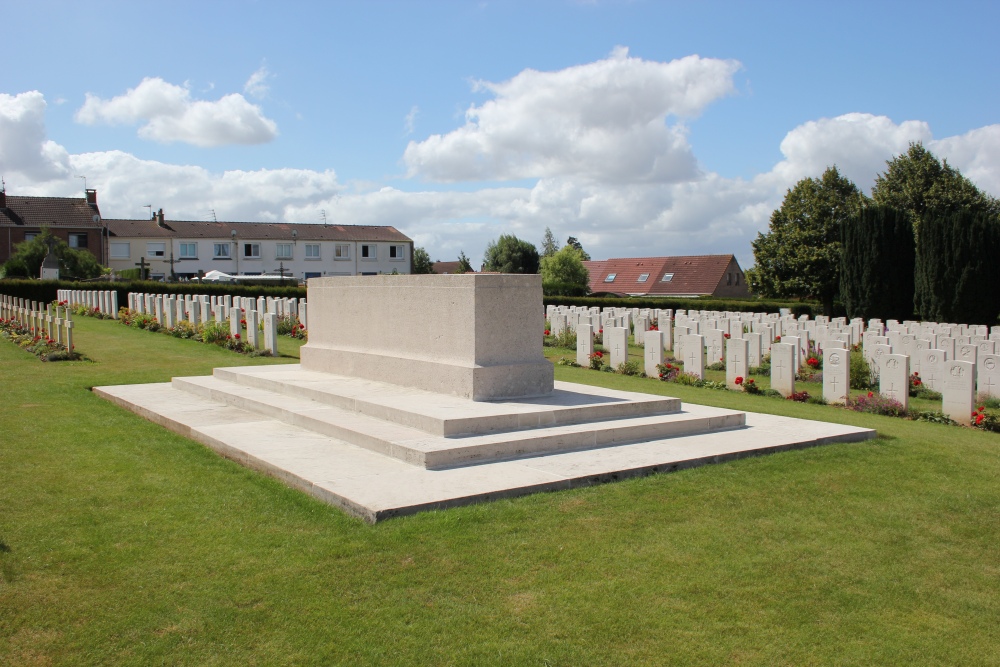 Commonwealth War Cemetery Mteren #2