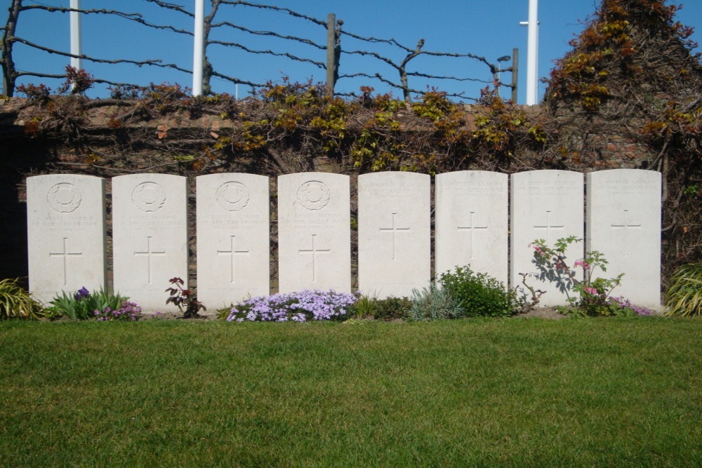 Commonwealth War Graves German War Churchyard No: 184 Zeebrugge #3