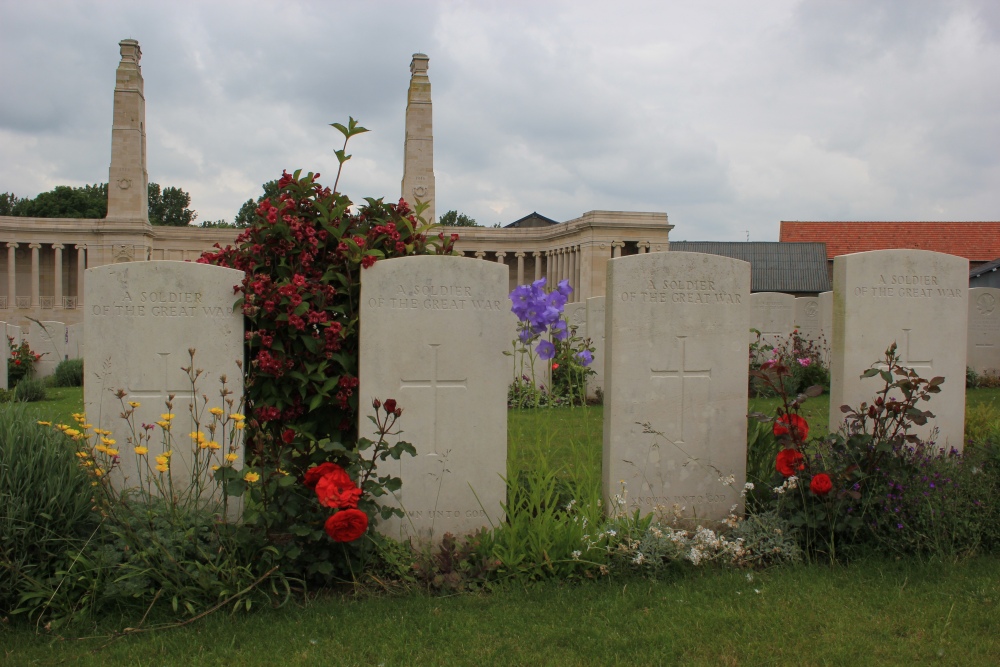 Commonwealth War Cemetery Vis-en-Artois #3