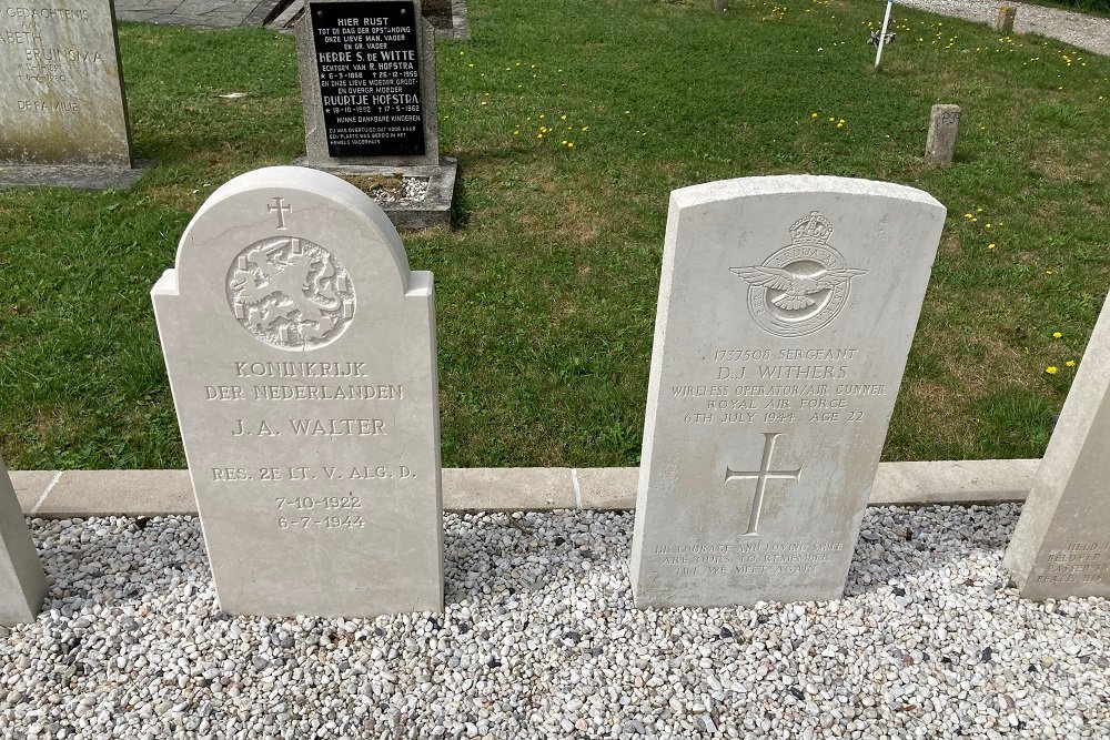 Nederlandse Oorlogsgraven Protestant Kerkhof Makkum