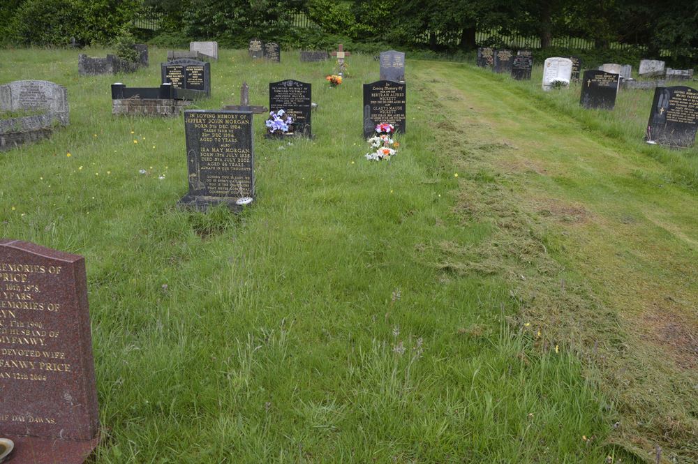 Commonwealth War Graves Brynithel Cemetery