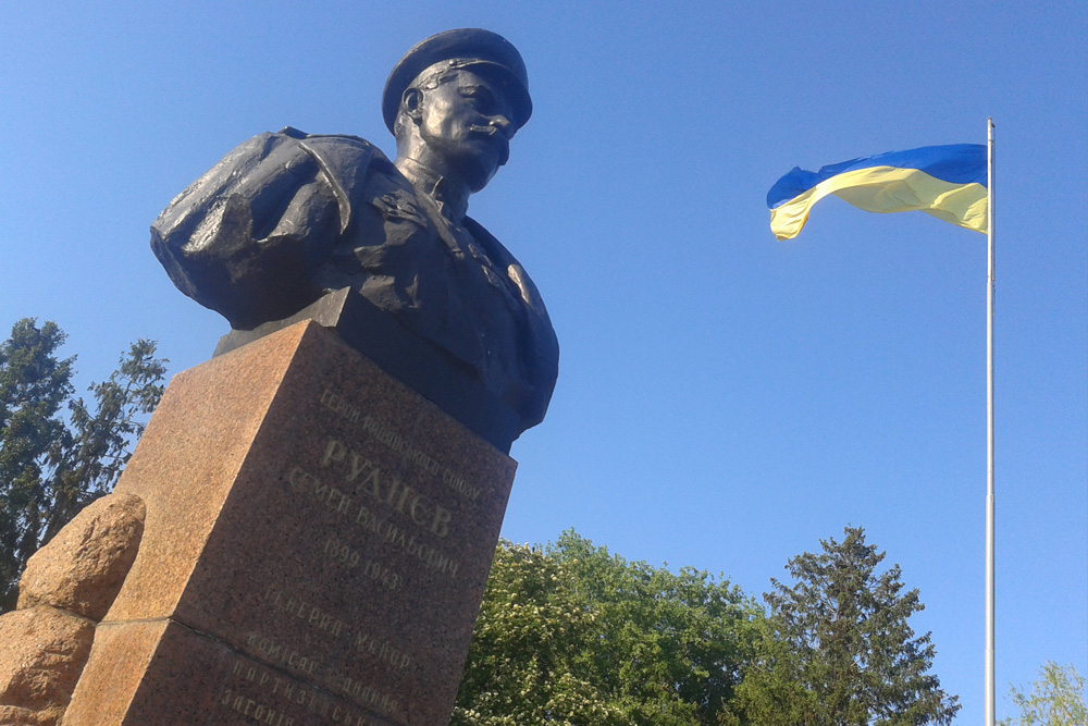 Monument Semyon Rudniev