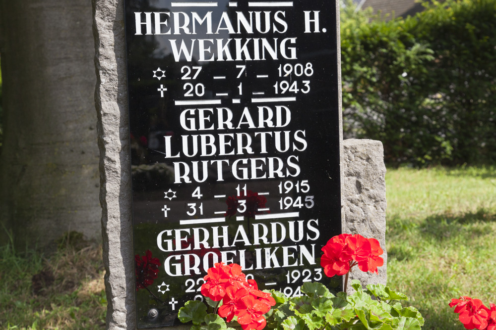 War Memorial Roman Catholic Cemetery Lonneker #3