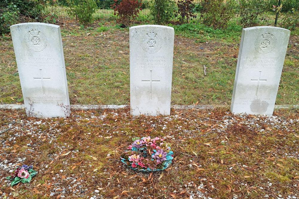 Commonwealth War Graves Longpré-les-Amiens #1