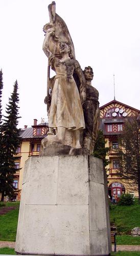 Monument Slowaakse Nationale Opstand Starý Smokovec #2
