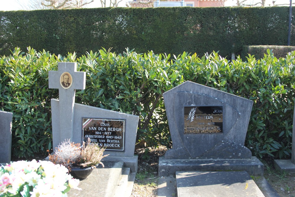 Belgische Graven Oudstrijders Korbeek-Lo Begraafplaats #3