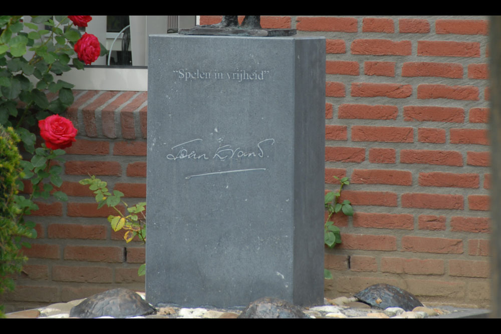 Oorlogsmonument Susteren Susteren TracesOfWar.nl