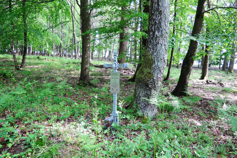 Memorial Cross Benno Schott