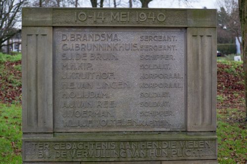 Monument voor omgekomen militairen #3