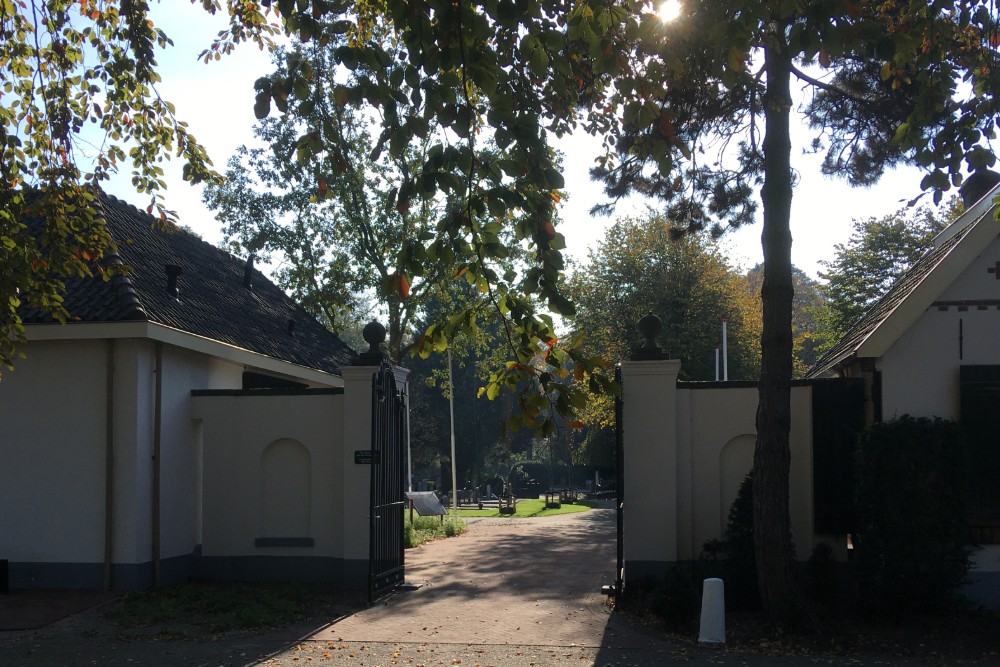 Dutch War Graves Communal Cemetery Oostergaarde Harderwijk #1