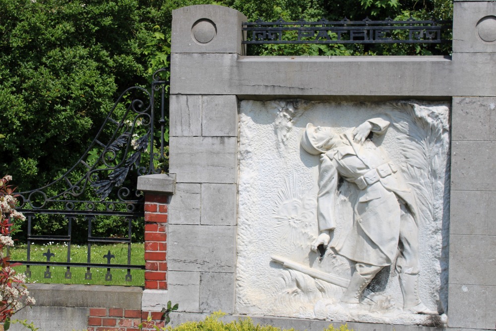 Oorlogsmonument Erquelinnes #2