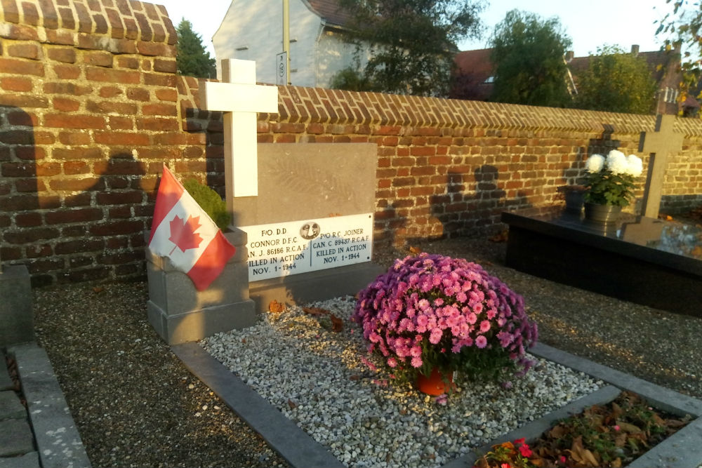 Commonwealth War Graves Roman Catholic Churchyard Linne #2