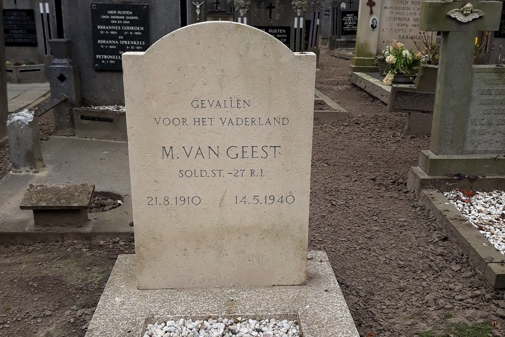 Dutch War Graves Municipal Cemetery Etten-Leur #1