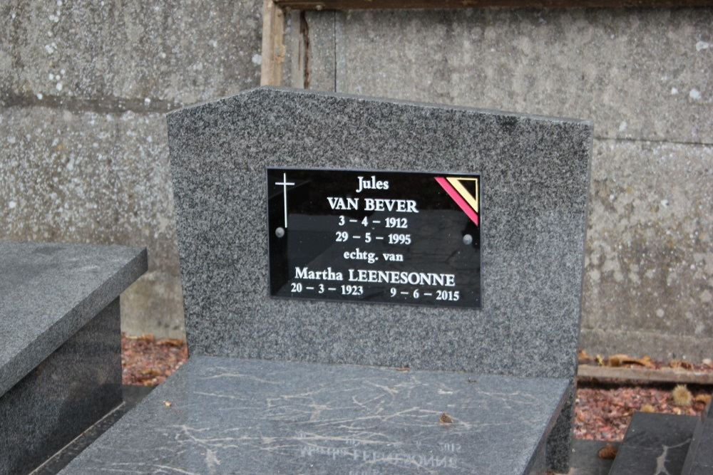 Belgian Graves Veterans Gijzenzele #1