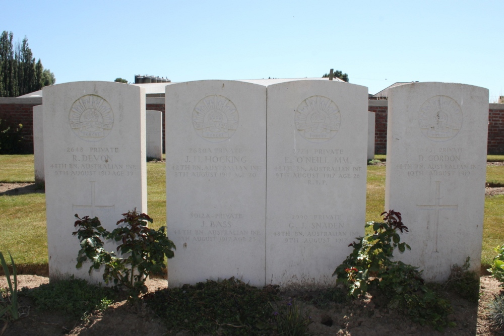 Commonwealth War Cemetery Cabin Hill #5