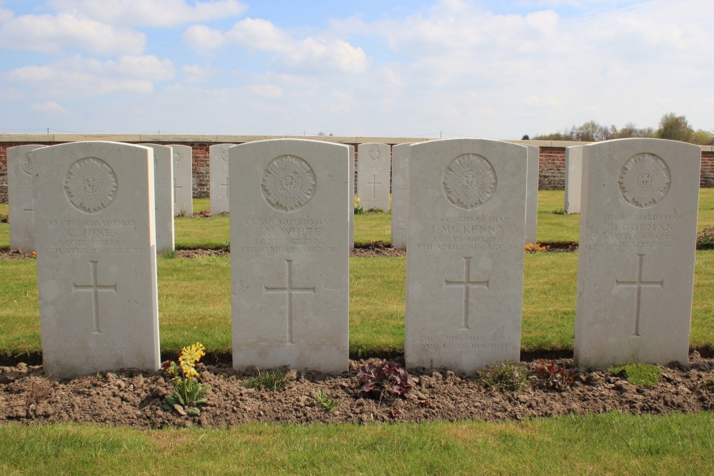 Commonwealth War Cemetery Potijze Chateau Wood #4