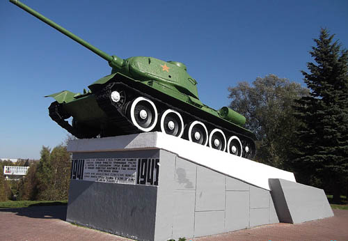 Bevrijdingsmonument (T-34/85 Tank) Velikije Loeki #1