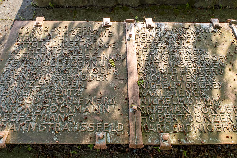 War Memorial Mariadorf #5