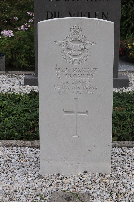 Commonwealth War Graves General Cemetery Wieringerwaard #4