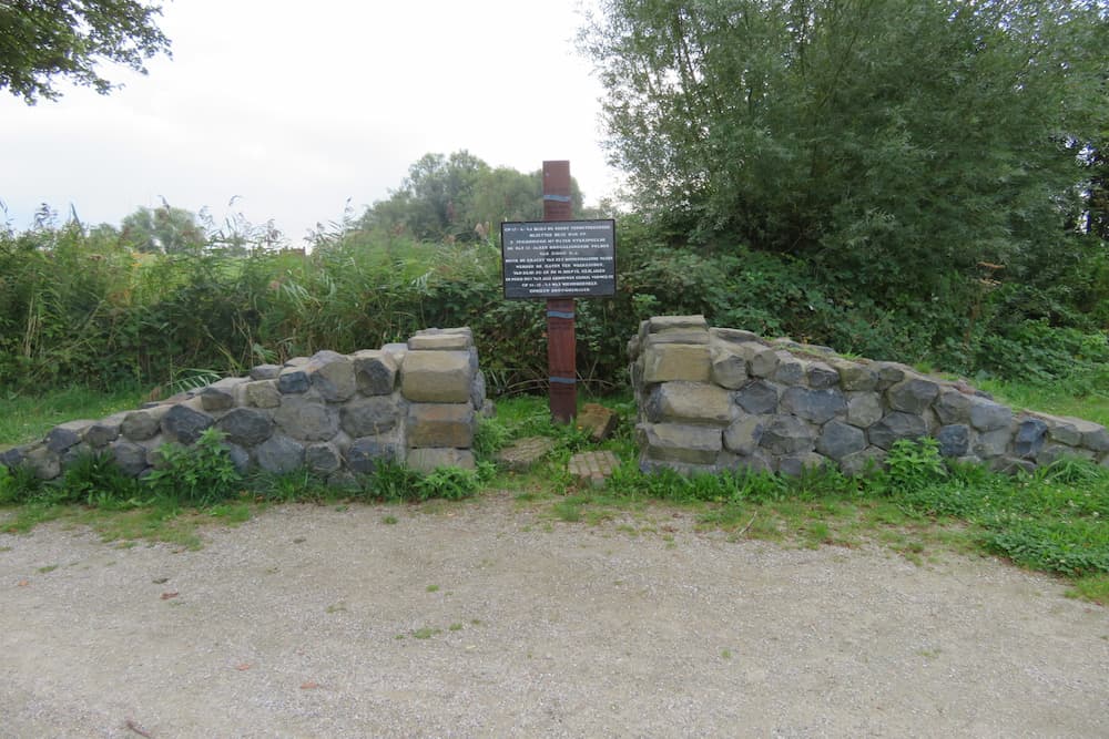 Memorial Hole in the Dike Wieringerwerf #5