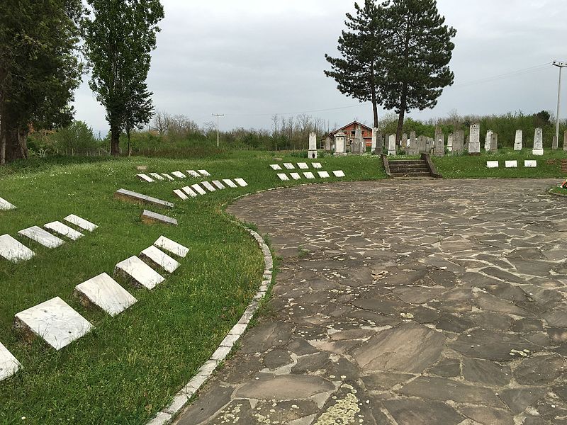 Begraafplaats Massamoord Bojnik #2