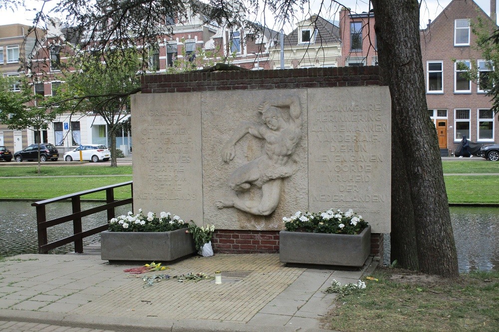 Memorial for British Airmen Rotterdam #4