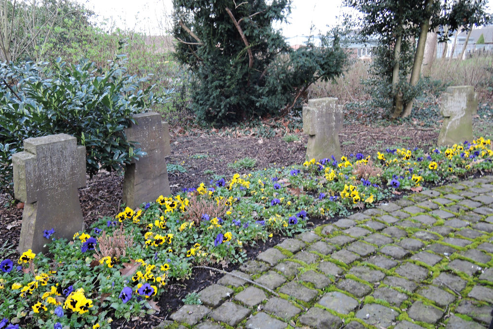 Oorlogsgraven En Monument Lindern #3