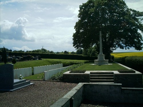 Commonwealth War Graves Fontaine-au-Pire #1