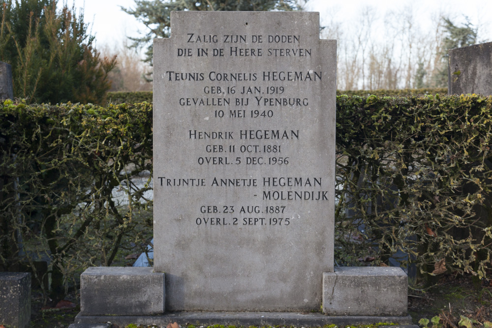 Dutch War Grave Municipal Cemetery Ter Aar #1