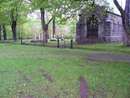 Oorlogsgraf van het Gemenebest Lvis College Cemetery #1