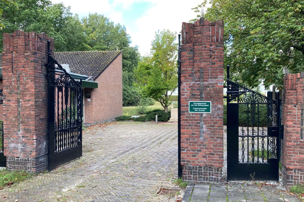 Commonwealth War Graves General Cemetery Gorredijk #4