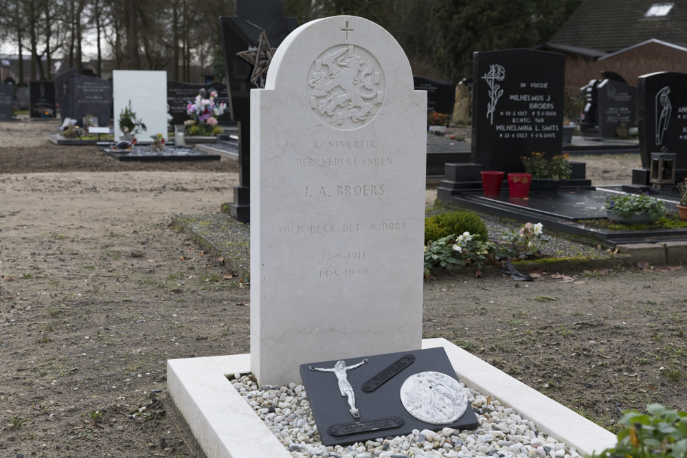 Dutch War Grave Roman Catholic Cemetery Berghem