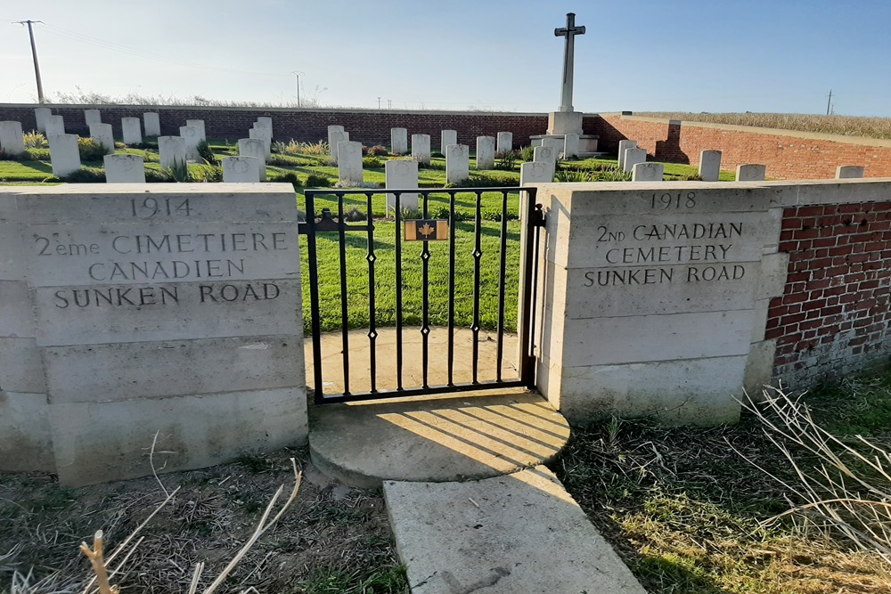 Oorlogsbegraafplaats van het Gemenebest Sunken Road (2nd Canadian) #1