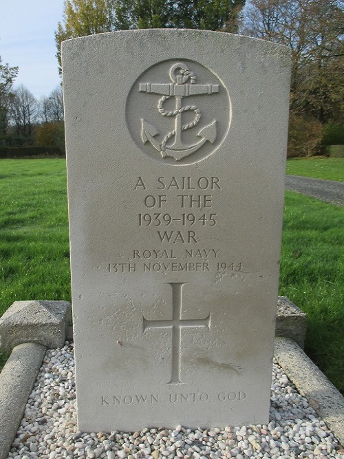 Commonwealth War Graves Municipal Cemetery Usquert #5