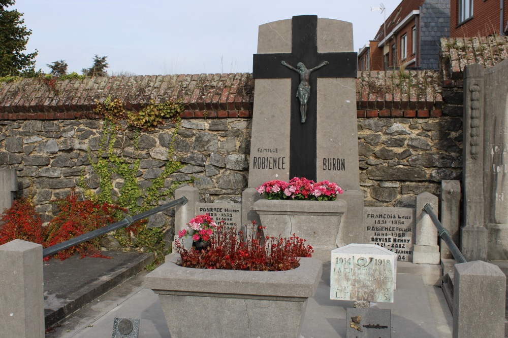 Graven Oudstrijders Begraafplaats Tournai Nord	