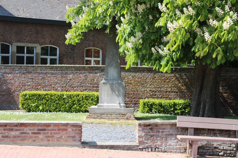 Oorlogsmonument Petit-Dour	 #1