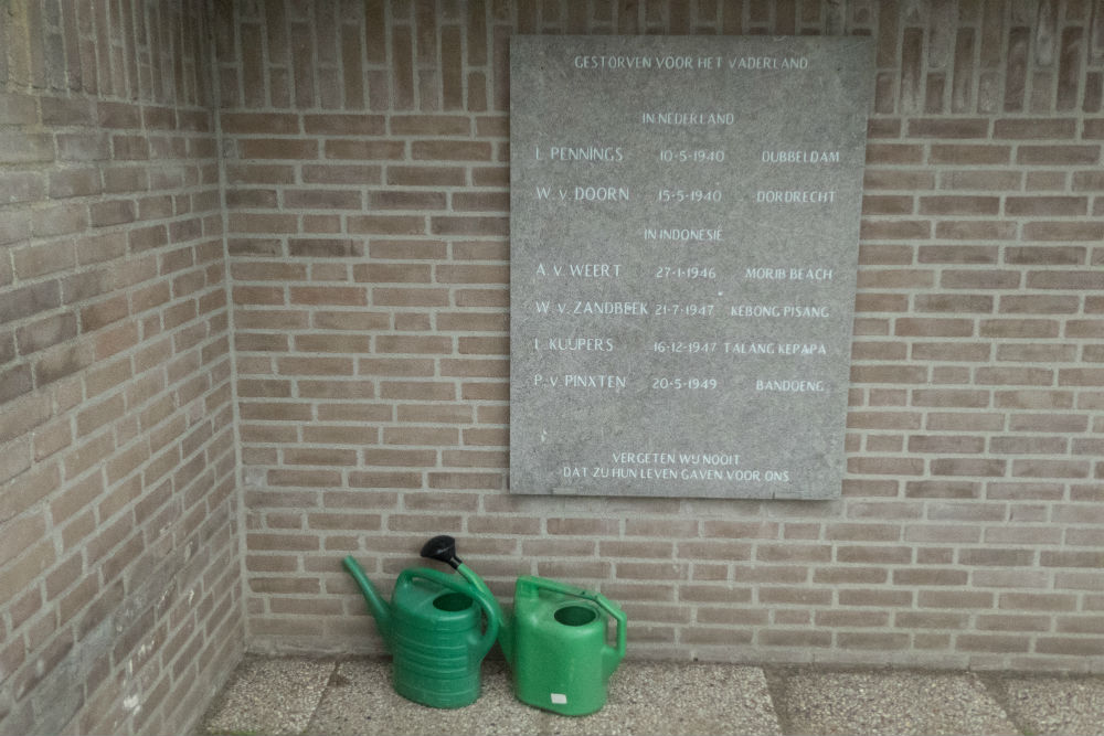 War Memorial Sint-Michielsgestel Roman Catholic Cemetery