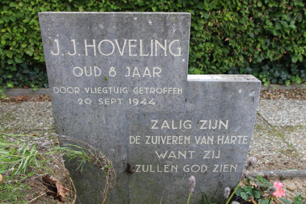 Graven Oorlogsslachtoffers H Nicolaaskerkhof Jutphaas (Nieuwegein) #3