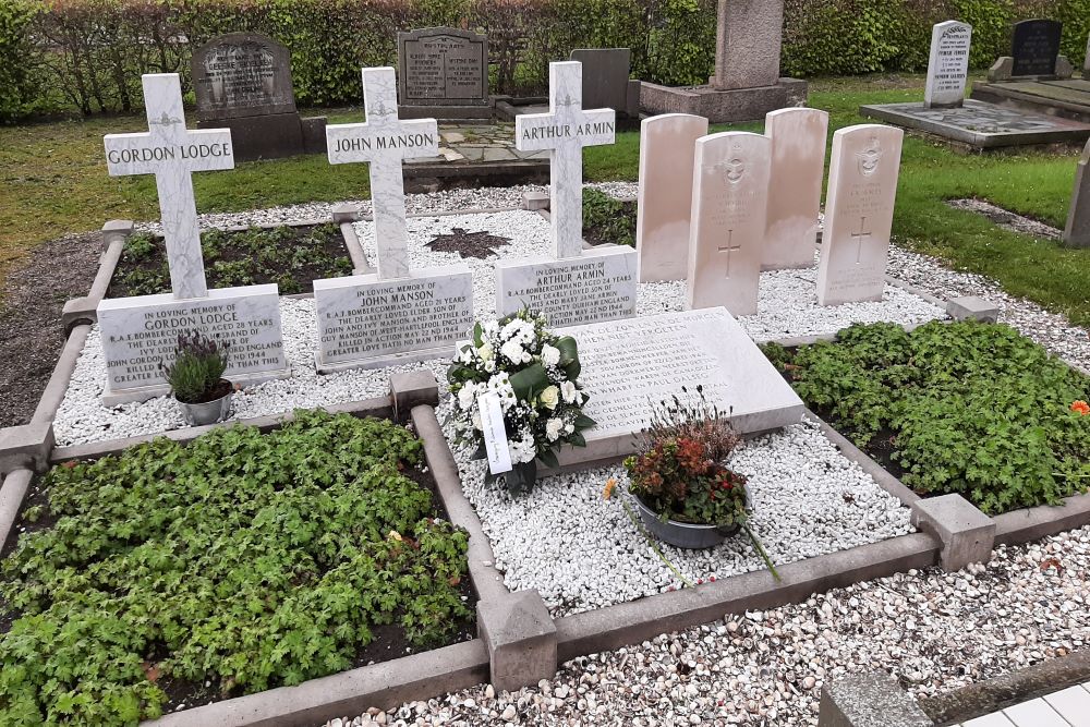 Commonwealth War Graves Municipal Cemetery Hoogkerk #1