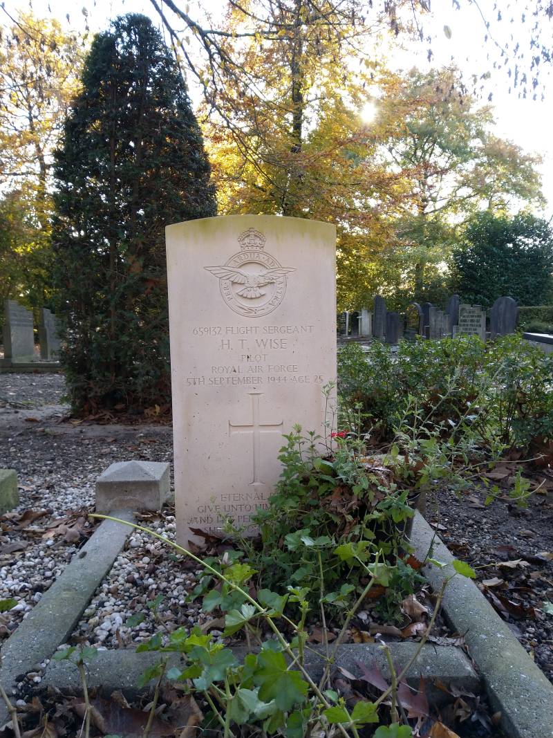 Commonwealth War Graves General Cemetery Geldermalsen #3