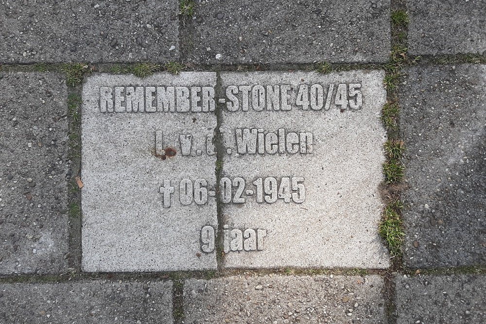 REMEMBER-STONE 40/45 Raadhuisplein 22