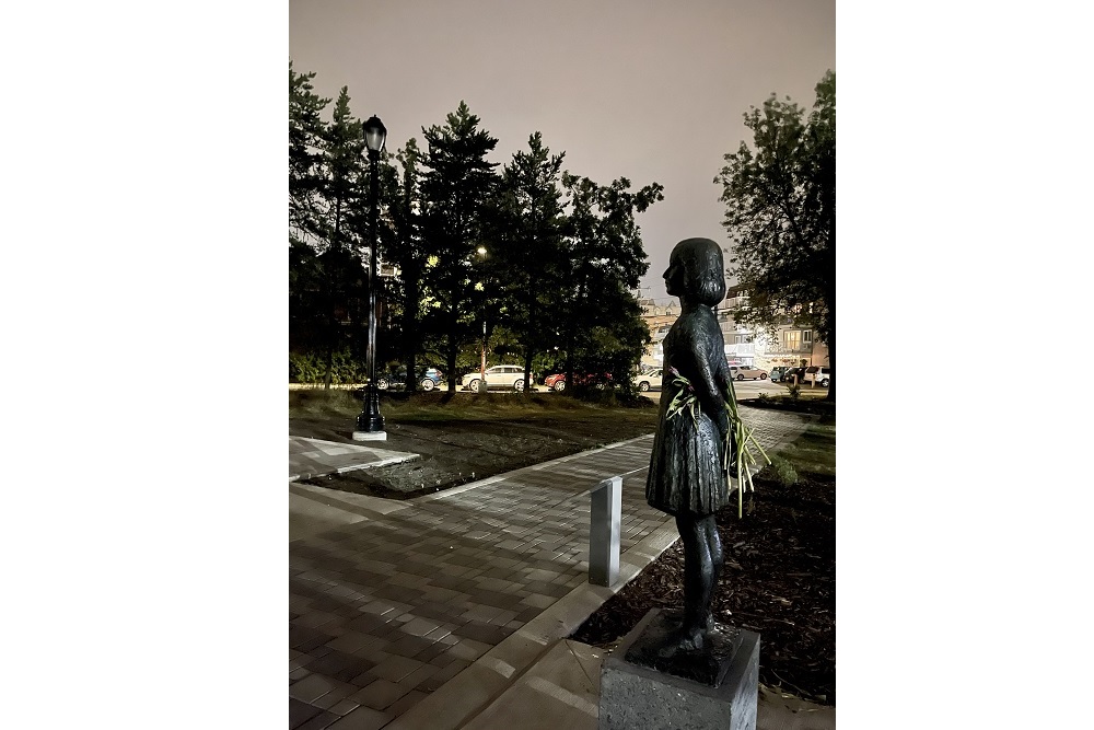 Anne Frank Statue