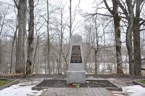 Sovjet Oorlogsbegraafplaats Meņģelē #3