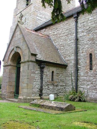 Commonwealth War Grave St. Nicholas Churchyard